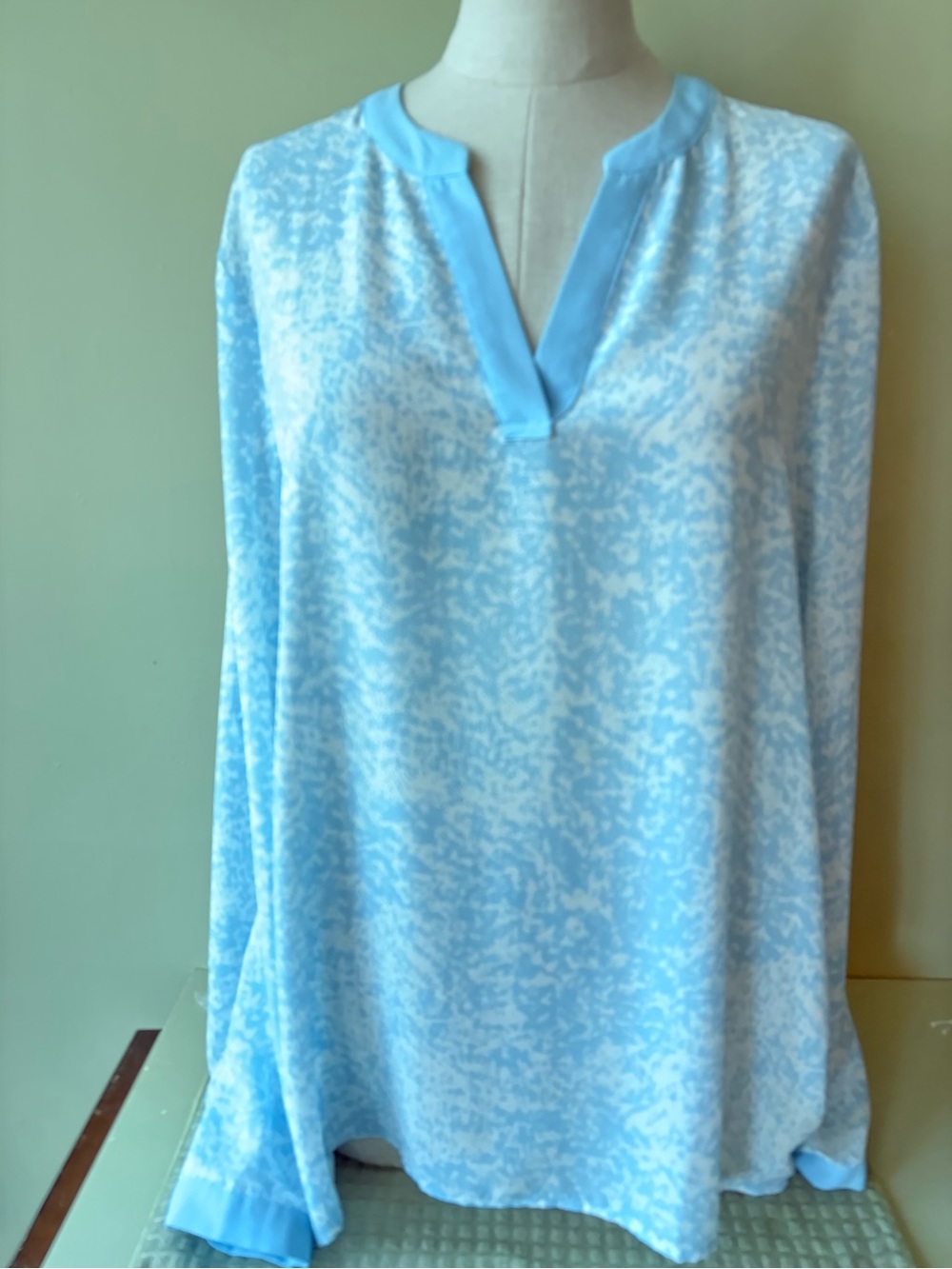Kenneth Cole Light Blue and White Printed Blouse XL